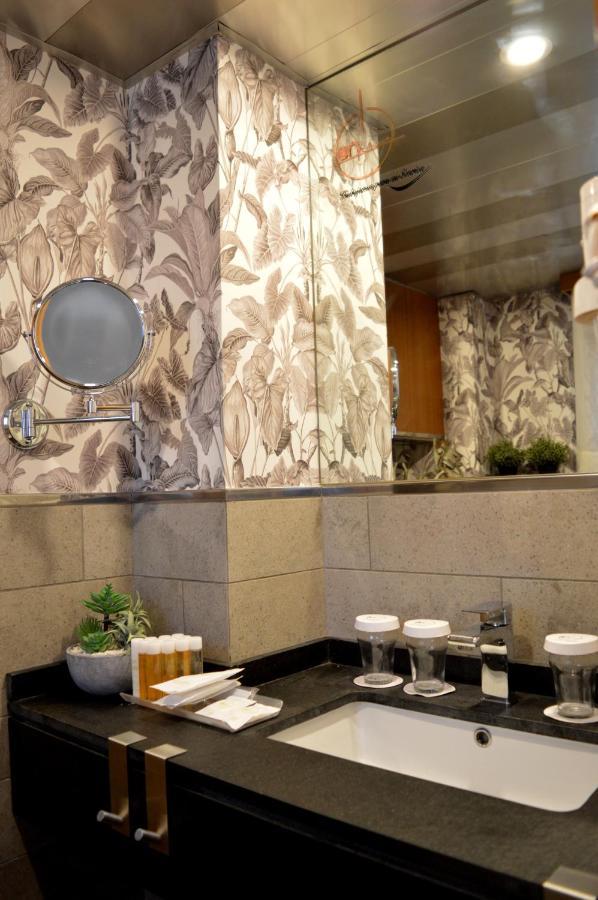 On Suites Sevilla Apartments Designed For Adults Kültér fotó