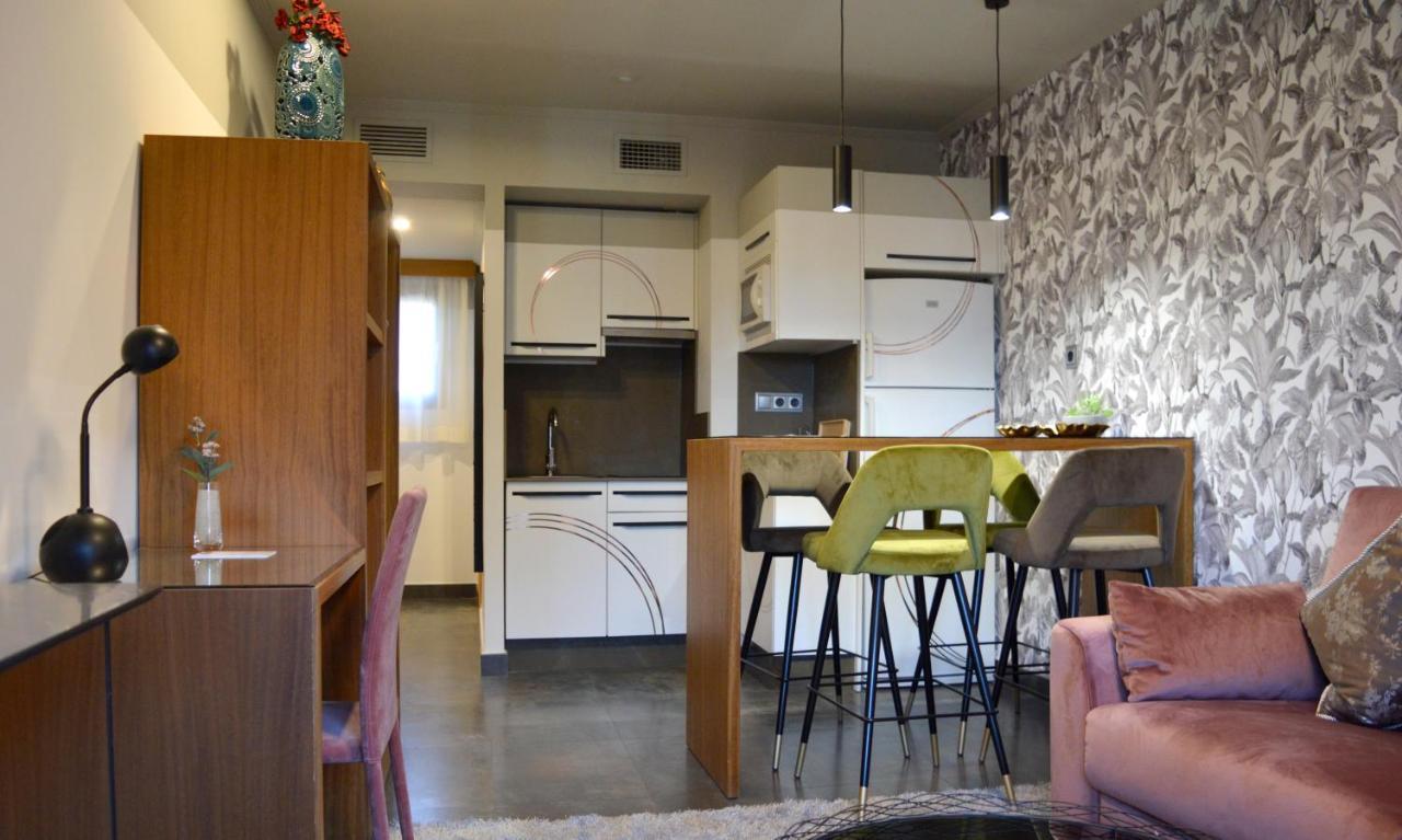 On Suites Sevilla Apartments Designed For Adults Kültér fotó