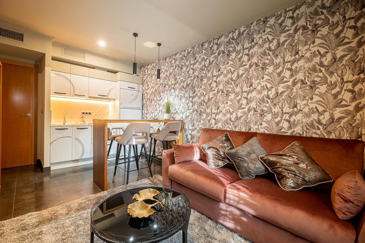 On Suites Sevilla Apartments Designed For Adults Kültér fotó