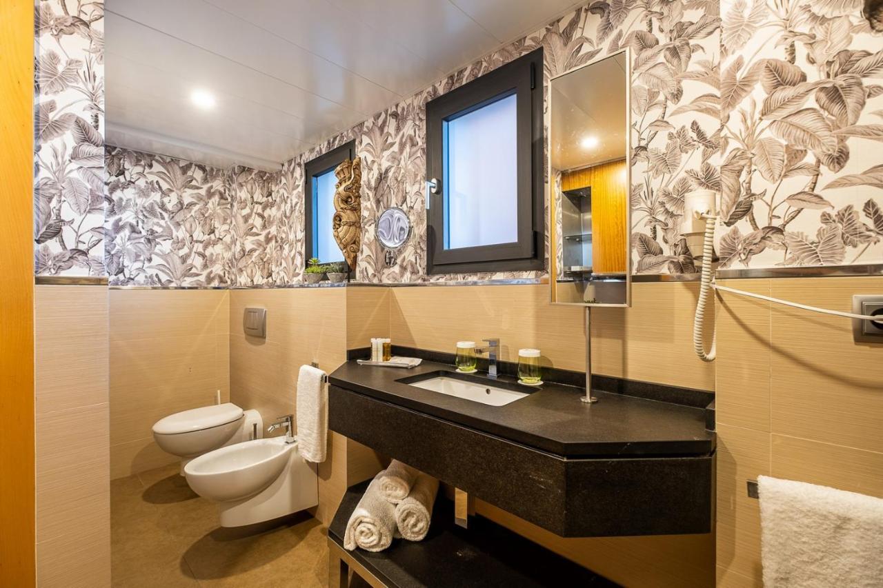 On Suites Sevilla Apartments Designed For Adults Kültér fotó